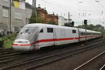 Hier 401 504-6  M�hldorf am Inn  als ICE770 von Stuttgart Hbf. nach Hamburg-Altona, bei der Ausfahrt am 4.10.2013 aus Hamburg Hbf. 