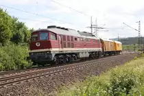 232 223-8 mit zwei Bauwagen in n�rdliche Richtung fahrend. Aufgenommen am 13.06.2013 zwischen Friedland(HAN) und Eichenberg.