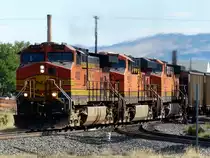 Am 09.09.2013 f�hrt BNSF 4902 als erste von insgesamt sieben Dieselloks mit einem voll beladenen Kohlezug durch Livingston, Montana in Richtung Helena.