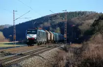 ES 64 F4-287 (TXL) trifft am 28.12.2012 auf die ersten Sonnenstrahlen im Leinetal bei Salzderhelden