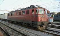 Einst der Stolz der SBB, die legend�re Ae 6/6. Heute ein eher trauriger Anblick... Eine der letzten noch in Betrieb stehenden Loks, 11419. Solothurn, 26.10.2013.