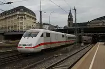 Hier 401 085-6  Freilassing  als ICE901 von Hamburg-Altona nach	Berlin S�dkreuz, bei der Einfahrt am 4.10.2013 in Hamburg Hbf. 