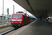 120 138-3 als Ersatz f�r eine ausgefallene Tauri mit dem EC 6 von Chur HB nach Hamburg Altona am Nachmittag des 15.09.13 bei der Ausfahrt aus Basel Bad. Bf.
