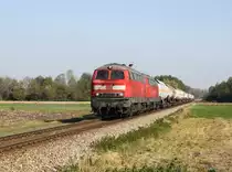Die 225 803 und eine Weitere mit einem Gaskesselzug am 12.10.2010 unterwegs bei Heiligenstatt.