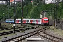 Am 30.8.2009 war der Hauptbahnhof in Bratislava Ausgangspunkt f�r meine
Zugfahrt nach Odessa via Tchob und Lviv. Mein mitfahrender Freund kam mit
diesem Zug aus �sterreich an. Der Zug mit der �BB 2016.008 f�hrt hier 
als letzten Wagen bereits unseren Kurswagen russischer Bauart f�r unsere 
Fahrt durch die Ukraine mit. Wir durften diesen Wagen aber erst hinter der slowakischen Grenze benutzen.  