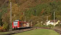 Farbenvielfalt - Als 425 128 in Saarh�lzbach einfuhr, da kam die Sonne doch noch heraus und sogleich zeigte sich dieser Herbsttag von seiner farbenpr�chtigen Seite.
RB 71 Trier - Homburg/Saar - Bahnstrecke 3230 Saarbr�cken - Karthaus am 25.10.2013