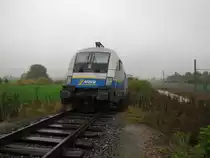MWB 1116 911-8 am 11.10.2013 auf einem Ausziehgleis des G�terverkehrszentrums in Erfurt. Stelle von einem Feldweg aus freizug�nglich.