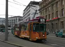 Neu macht der Be 4/4 480 Werbung f�r das Christmas-Tattoo. Hier steht der Wagen an der Haltestelle Aeschenplatz Richtung Pratteln. Die Aufnahme stammt vom 25.10.2013.