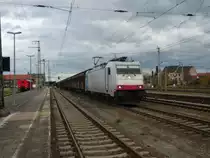 Am 27.10.2013 kam 186 137 mit dem Papierzug Leerpark f�r Niederg�rne durch Stendal.Er wurde zuvor Richtung Berlin abgestellt. 