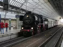 52 8177-9 der Dampflokfreunde Berlin e.V. am 27. Oktober 2013 mit dem Sonderzug 25710 (Berlin Spandau ? Berlin-Wannsee ?Potsdam Hauptbahnhof ? Berlin Spandau) bei der Einfahrt in den Bahnhof Berlin-Spandau. 