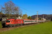  Nicht die Sch�nste  1116.143 zeigte sich am 26.10.2013 vor dem OIC 542, hier bei Salzburg S�d.