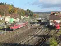 111 171-5 verl�sst am 24. Oktober 2013 mit einer RB nach Bamberg den Bahnhof Kronach.