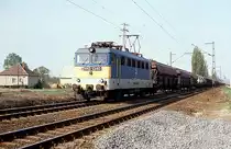 Am 13.4.1989 ist V 431340 der MAV bei Acx um 9.58 Uhr mit einem G�terzug
in Richtung Komarom unterwegs.
