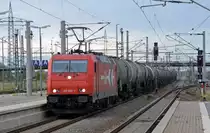185 606 der HGK bef�rderte am 27.10.13 einen Kesselwagenzug durch Bitterfeld Richtung Halle(S).