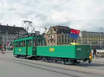 Ein Bild das so nie mehr gemacht werden kann! Unsewr Badw�nnli 1045 musste wegen �bertiebenem Sicherheitsdenken stillgelegt werden. Grund: Bei einem Fahrleitungsbruch sind die Fahrg�ste ungesch�tzt. Diese Aufnahme mit dem Be 2/2 181 und dem B2 1045 entstand am 25.09.2012.