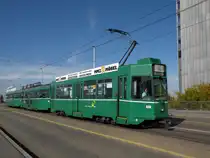 Dreiwagenzug mit dem Be 4/4 498, dem B 1486 S und dem B 1504 auf der Linie 1 auf der Dreirosenbr�cke. Die Aufnahme stammt vom 26.10.2013.