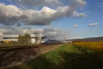Ein TGV-Duplex passierte am 30.10.2013 hinter Malsch den Fotografen. Er war als TGV 9580 nach Marseille-St. Charles unterwegs.
