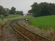 An der Einfahrt in Siegelsbach ist diese Trapetztafel zu sehen.....Krebsbachtalbahn.6.10.2013
