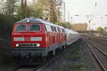 218 813+218 824 schleppen am 24.4.13 einen 403er durch D�sseldorf-Rath.
Der Zug fuhr von K�ln/Messe Deutz Tief via D�sseldorf Hbf,Essen Hbf,S6 Strecke bis D�sseldorf Hbf wieder zur�ck nach K�ln.