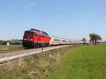 Die 232 209 mit einem EC am 26.10.2013 unterwegs bei Weidenbach.