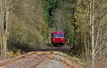 VT 798 + VS 998 der EFR am 27.10.2013 als N 8774 bei Klingersm�hle gen Steinwiesen. 
