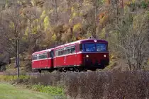 VT 798 + VS 998 der EFR am 27.10.2013 als N 8775 bei D�rrenwaid gen Nordhalben. 