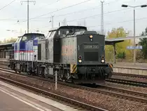 LOCON 218 (203 124-3)  mit LOCON 219 (203 559-0) am 30. Oktober 2013 im Bereich des Bahnhofes Berlin Sch�nefeld Flughafen.