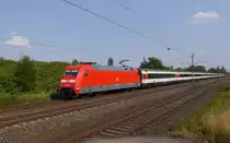 DB 101 038 unterwegs mit EC8 (Chur09:16-Hamburg Altona21:27).

2013-07-22 Langenfeld-Berghausen 
