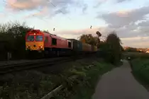 Die Class 66 DE6313 von Crossrail kommt mit einem P&O Ferrymasters Containerzug von Aachen-West nach Zeebrugge(B) und f�hrt die Gemmenicher-Rampe hoch nach Belgien. 
Aufgenommen am Gemmenicher-Weg in der Abendd�mmerung am Abend vom 30.10.2013.