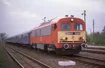 M 412161 f�hrt am 15.4.1989 aus Debrecen kommend in Tiszaf�red ein.