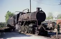 Eine Heizlok in Betrieb! Ich traute am 18.4.1989 meinen Augen nicht, als ich
im Depot Budapest Ujpest diese 41103 unter Dampf entdeckte. Sie stand zwischen
zahlreich kalt abgestellten Lokomotiven an der Drehscheibe. Erst beim n�heren
Hinschauen entdeckte ich, dass der Heizer gerade Kohlen nachlegte und dann
Dampf entwich.
