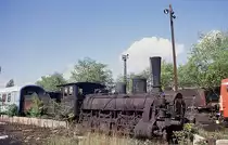 Eine ehemalige Schlepptenderlok aus der K&K Monarchie rostete am 18.4.1989
auf dem  Lokfriedhof  des Depot Budapest Ujpest vor sich hin.