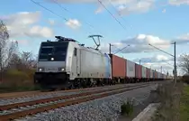 Die f�r Metrans fahrende 186 275 zog am 09.11.13 einen Conatinerzug durch Greppin Richtung Dessau. Der Zug war im Containerterminal Leipzig-Wahren gestartet und fuhr �ber Magdeburg nach Hamburg.
