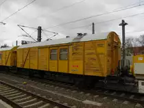 DB Bahnbau Gruppe Wohnwagen 4080 1411 024-6 GOS, am 11.11.2013 in einem Bauzug in Erfurt Hbf.