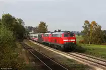 218 403 + 218 426 + 101 110 mit dem umgeleiteten EC 217 am 20.10.2013 in Schwindegg.