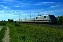 401 587-1 als ICE 277 von Berlin Ostbahnhof nach Interlaken Ost am Mittag des 19.10.13 bei H�gelheim.