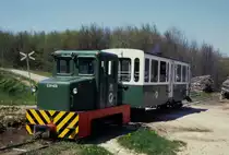 C 21-103 rangiert unseren f�r die Reisegesellschaft angeheizten Personenwagen am Endpunkt der Abzweigung nach Sasret am 17.4.1998.