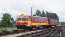 Bzmot 269 f�hrt am 14.5.1999 in Hegyfalu aus Csorna kommend ein und f�hrt w
wenig sp�ter in Richtung Szombathely weiter.