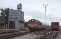 Hegyfalu am 14.5.1999:
M 412108 h�lt um 14.27 Uhr mit einem Intercity, den sie wenig sp�ter weiter in Richtung Csorna bef�rdert.
