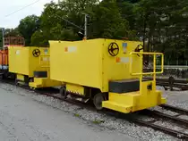 VALENTE - 2 Schotterwagen Nr.1 und Nr.2 im Areal des ex ASD Depot in Aigle am 16.10.2013