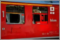 ABe 4/4 III 55 Diavolezza  und 51  Poschiavo  spiegeln sich im ABe 4/4 III 54  Hakone  in Poschiavo. (16.11.2013)