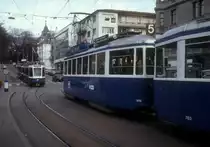 Z�rich VBZ Tram 9 (Be 4/6) / Tram 5 (Be 4/4 1415 + B 763) Heimplatz am 18. Februar 1994.