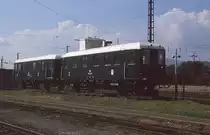 Am 24.09.1999 stand dieser ABmot 4910 mit Beiwagen als Denkmal am Zugang
zum Depot in Pecs in Ungarn.
