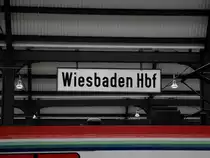 Altes Wiesbaden Hbf Schild am 21.11.13 