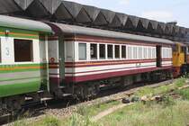 บทพ. 1 (บทพ. =BVS./Bogie Van & Second Class) am 28.Mai 2013 im Bf. Hua Lamphong.