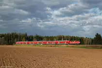 111 166 mit dem wegen Bauarbeiten �ber Holzkirchen umgeleiteten RE 79023 am 02.11.2013 bei Otterfing.