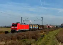 185 157 mit einem G�terzug am 04.11.2011 bei Stephansposching.