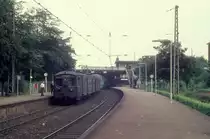 K�benhavn / Kopenhagen DSB S-Bahn im August 1975: Ein Zug der Linie F h�lt im S-Bf Godth�bsvej (heute: Gr�ndal) - der Zug f�hrt nach Frederiksberg �ber Vanl�se.