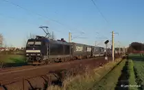 185 573-3 ERSR rollt am 21.11.13 mit dem DGS 95405 L�beck-Skandinavienkai - Krefeld-Uerdingen durch die herbstliche Feldlandschaft bei Reinfeld Richtung Bad Oldesloe.