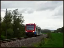 Der Eyachtäler Radexpress fährt, seit dem die WEG 650er nicht mehr anwesend sind, mit  den angemieteten Regio Shuttles der Prignitzer Eisenbahn Gesellschaft (PEG). Die beiden für die HzL fahrenden hören auf die Namen 650.01 und 650.03. 
Auf dem Bild ist 650.03 zu sehen, welcher keinen anstrengenden Tag auf sich nehmen musste. Aufgenommen wurde das ganze am 5.5.2013 nahe dem Örtchen Hechingen Stein. 